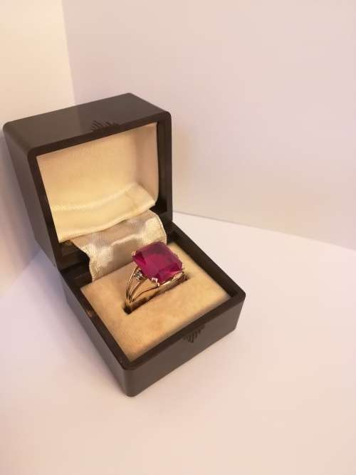 Vintage 9ct Gold Engagement Ring