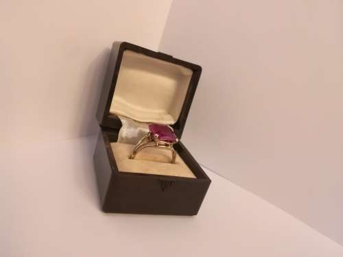 Vintage 9ct Gold Engagement Ring