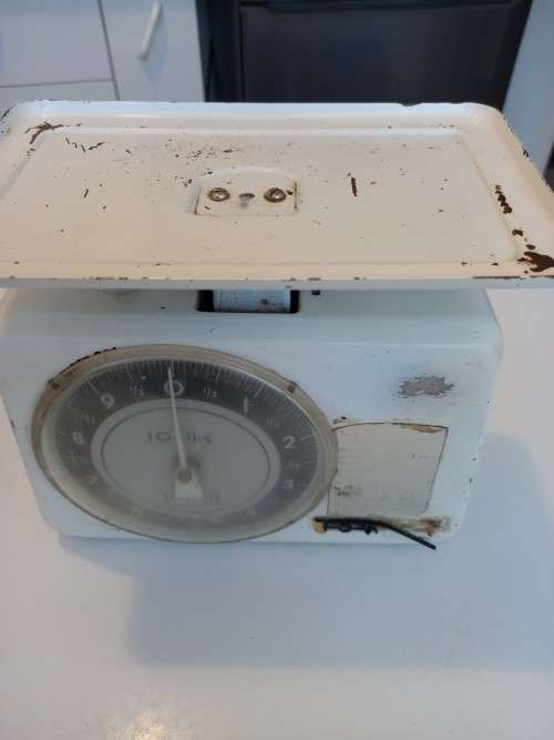 VINTAGE 1950-1960`s GERMAN `TOWER` BRAND METAL KITCHEN SCALE - 10lbs