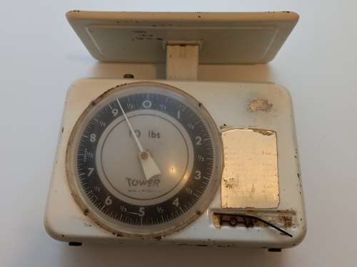 VINTAGE 1950-1960`s GERMAN `TOWER` BRAND METAL KITCHEN SCALE - 10lbs