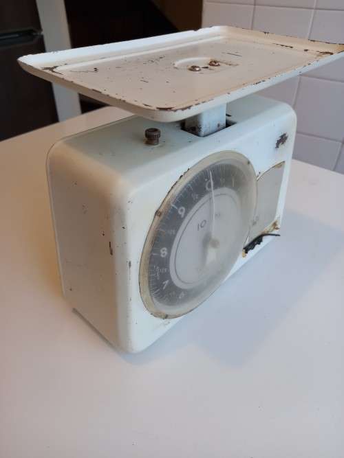VINTAGE 1950-1960`s GERMAN `TOWER` BRAND METAL KITCHEN SCALE - 10lbs