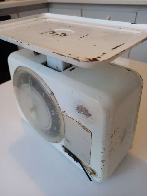 VINTAGE 1950-1960`s GERMAN `TOWER` BRAND METAL KITCHEN SCALE - 10lbs