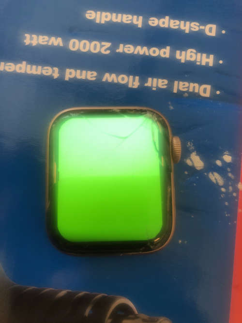 Apple Watch Series 4 GPS, 40mm Gold Aluminum Case - CRACKED LCD (to Fix or Parts)