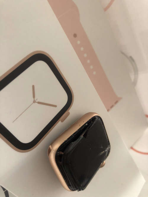 Apple Watch Series 4 GPS, 40mm Gold Aluminum Case - CRACKED LCD (to Fix or Parts)