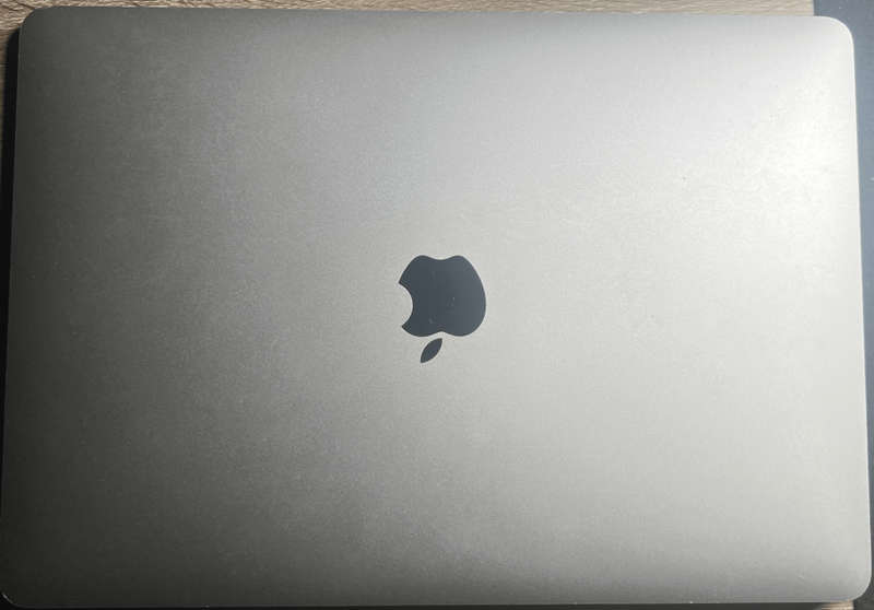 MacBook Pro (13-inch, 2017, FOUR Thunderbolt 3 ports) with Touch Bar