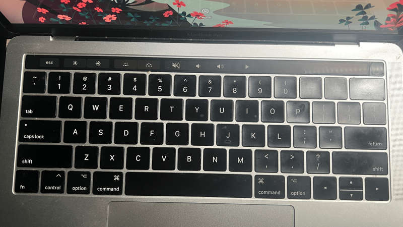 MacBook Pro (13-inch, 2017, FOUR Thunderbolt 3 ports) with Touch Bar