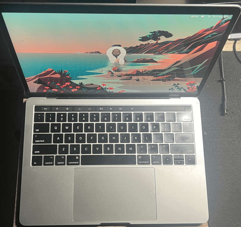 MacBook Pro (13-inch, 2017, FOUR Thunderbolt 3 ports) with Touch Bar