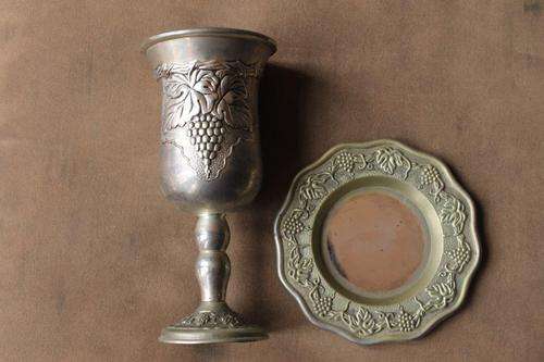 KIDDUSH PASSOVER CUP AND PLATE WITH GRAPE DESIGN