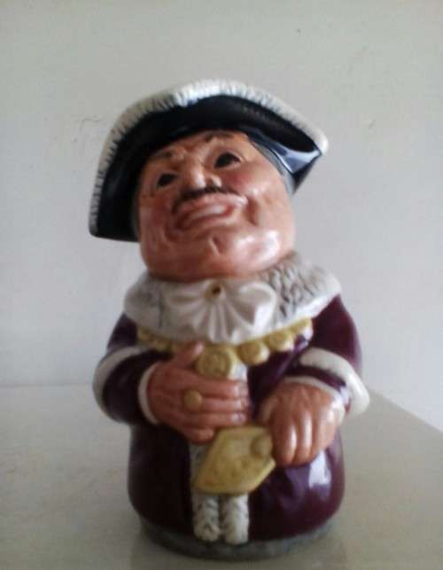 ROYAL DOULTON DOULTONVILLE - ALDERMAN MACE (THE MAYOR)