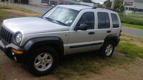 2003 JEEP CHEROKEE- CRD--2-.8L DIESEL ENGINE---SUV--AUTOMATIC--Immaculate And Spacious Full House