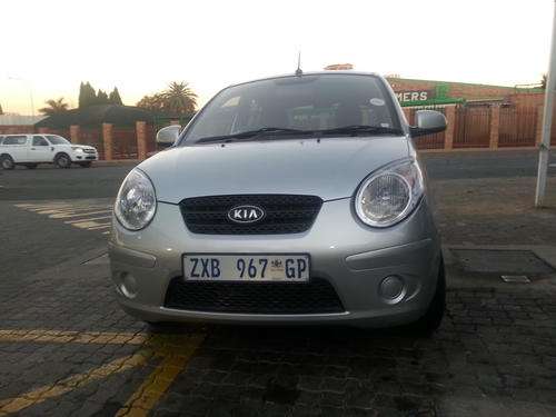 IN GOOD CONDITION -2010 MODEL KIA PICANTO -1.1L -- FUEL SEVER WITH ONLY 72000km ON THE CLOCK