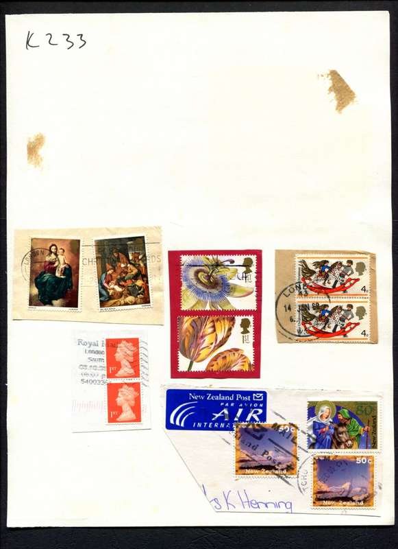 Great Britain/New Zealand - 11 Stamps Mounted (Hinged) On Album Page