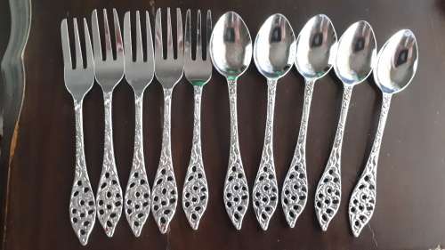 VINTAGE CHROME PLATED PASTRY FORKS AND TEASPOONS (10 ITEMS)