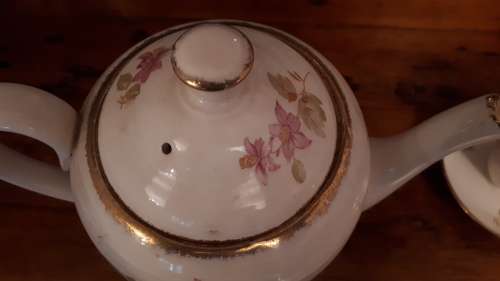 ROYAL SWAN of STAFFORDSHIRE Porcelain Coffee Pot & 4 Demitasse Coffee Cups & Saucers Duos - Vintage