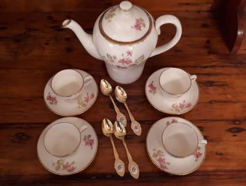 ROYAL SWAN of STAFFORDSHIRE Porcelain Coffee Pot & 4 Demitasse Coffee Cups & Saucers Duos - Vintage