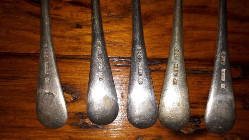 FIVE VINTAGE EBCO SILVER PLATED SALAD/ENTRE Forks