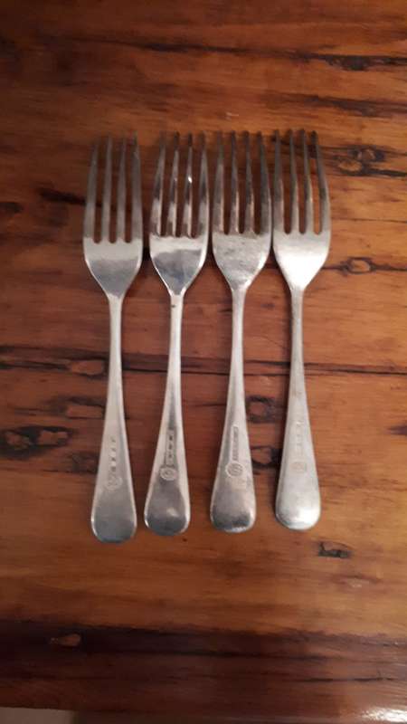 A SET OF FOUR VINTAGE SILVER PLATED Dinner Forks