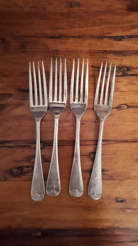 A SET OF FOUR VINTAGE SILVER PLATED Dinner Forks
