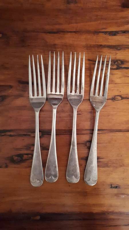 A SET OF FOUR VINTAGE SILVER PLATED Dinner Forks