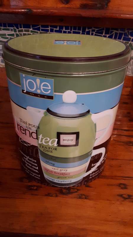 JO!E QUIRKY AND COLLECTABLE COLOURFUL TEA FOR ONE: Tea Pot and Mug