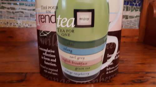 JO!E QUIRKY AND COLLECTABLE COLOURFUL TEA FOR ONE: Tea Pot and Mug