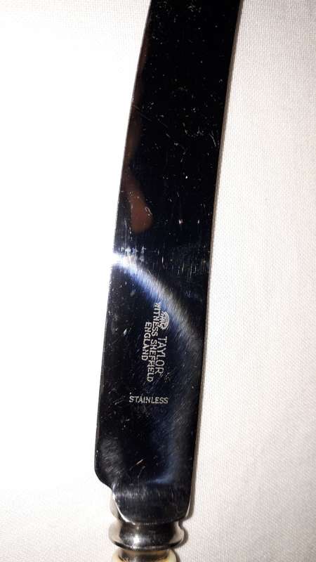 COMPLETE SET OF 6 TAYLOR SHEFFIELD EYE WITNESS FAUX BONE HANDLE TABLE Knives IN ORIGINAL BOX
