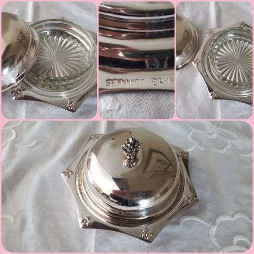 VINTAGE SILVER PLATED SERANCO LIDDED BUTTER DISH WITH GLASS INNER