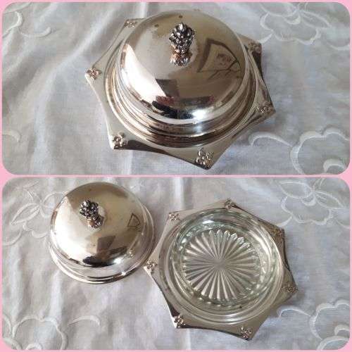 VINTAGE SILVER PLATED SERANCO LIDDED BUTTER DISH WITH GLASS INNER