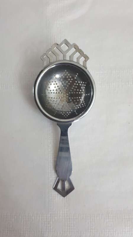 VINTAGE CHROME PLATED TEA STRAINER STAMPS/MARKS: The item is stamped Chrome Plate Made in England.