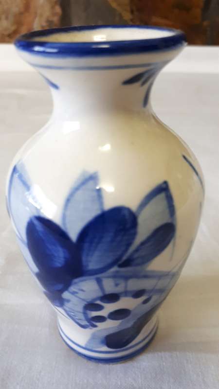 SMALL DELFT STYLE FLOWER/BUD VASE