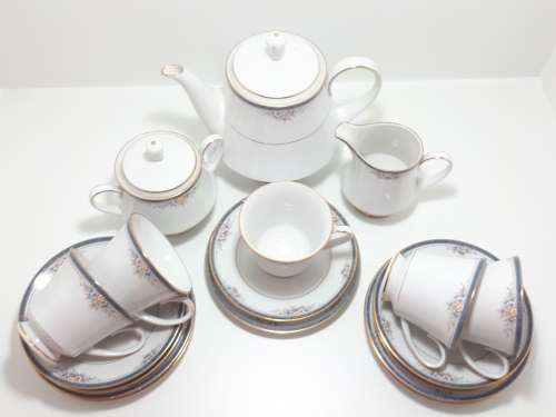 Vintage 1980s Noritake 18 Piece (20 With Lids) Fine Porcelain Tea Set  Willen Pattern 4044