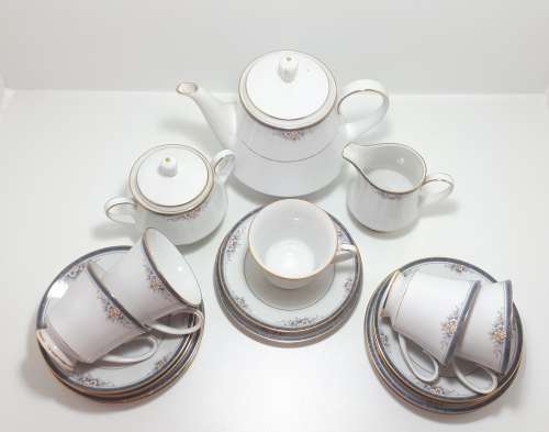 Vintage 1980s Noritake 18 Piece (20 With Lids) Fine Porcelain Tea Set  Willen Pattern 4044