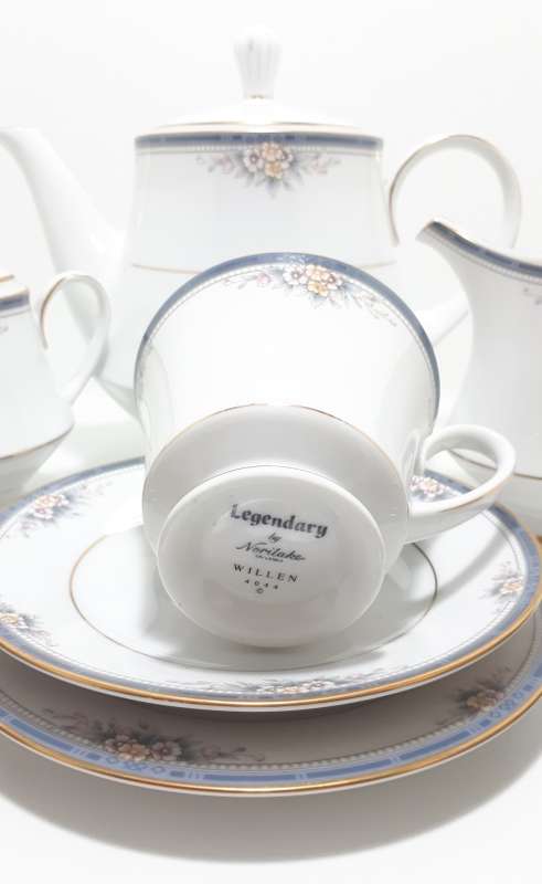Vintage 1980s Noritake 18 Piece (20 With Lids) Fine Porcelain Tea Set  Willen Pattern 4044