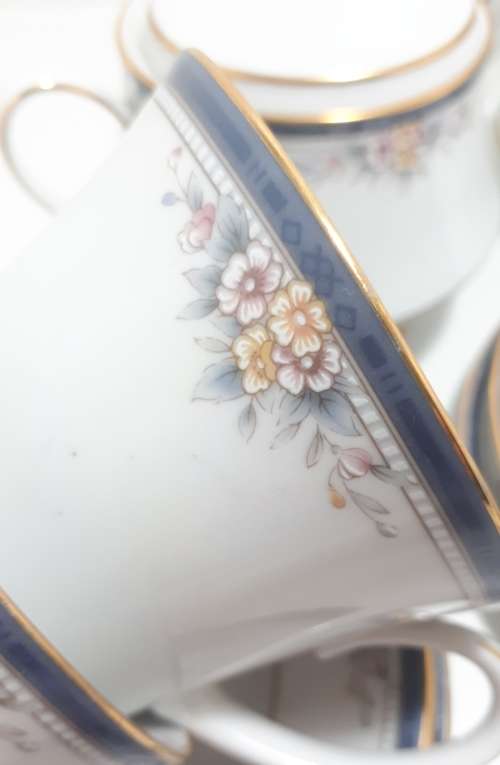 Vintage 1980s Noritake 18 Piece (20 With Lids) Fine Porcelain Tea Set  Willen Pattern 4044