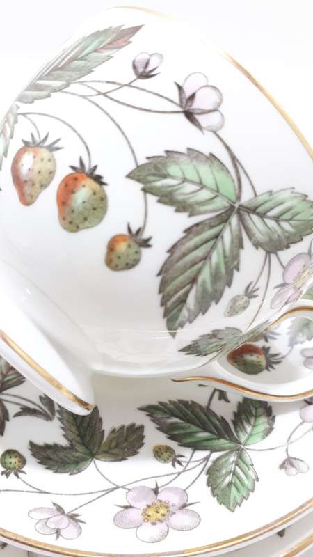 21 Piece Vintage Wedgwood Etruria Barlaston Strawberry Hills Tea Set  Circa 1957 to 1978