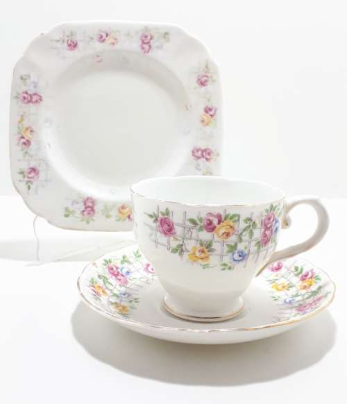 1940s Tuscan Fine Bone China Tea Trio - Roses On Trellis C7903G