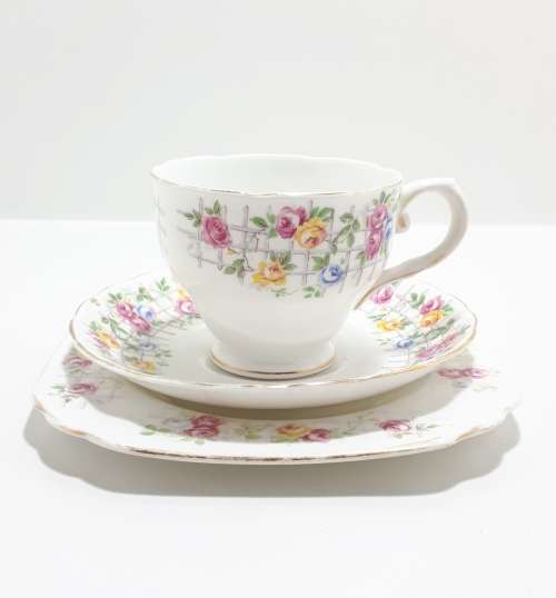 1940s Tuscan Fine Bone China Tea Trio - Roses On Trellis C7903G