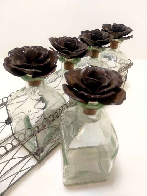 Decorative Set Of 5 Contemporary (Vintage Looking)Bottles On Wire Rack With Metal Rose Cork Stoppers
