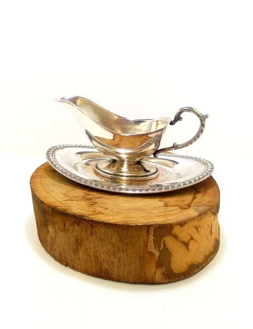 Pre 1950s Vintage Silver Plated Gravy/Sauce Boat With Baroque Patterned Tray