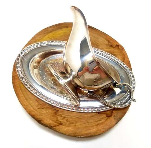 Pre 1950s Vintage Silver Plated Gravy/Sauce Boat With Baroque Patterned Tray
