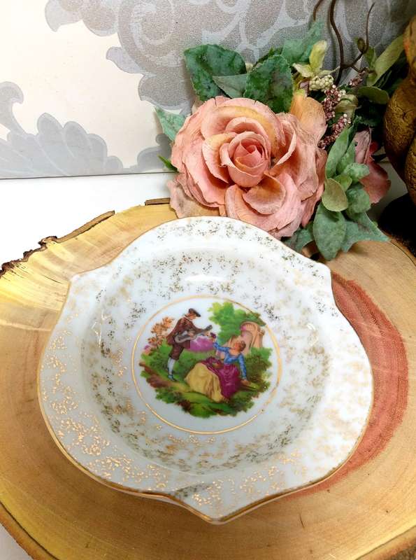 Small Vintage Gold Chintz Porcelain Bowl With Romance Scenery