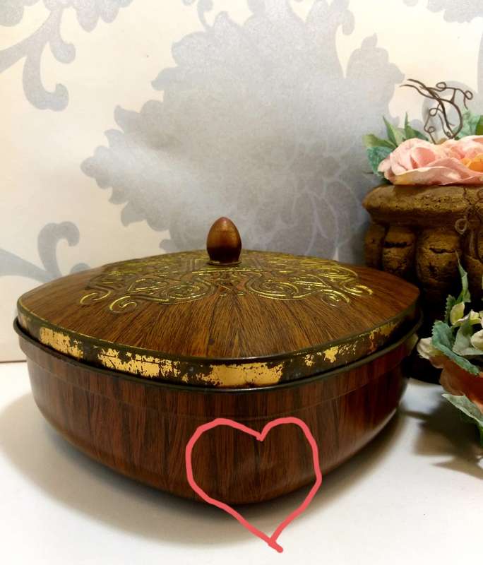 Gorgeous Mid-Century Collectable Vintage Tin  Wood Effect With Gold Embellishment & Lid Finial