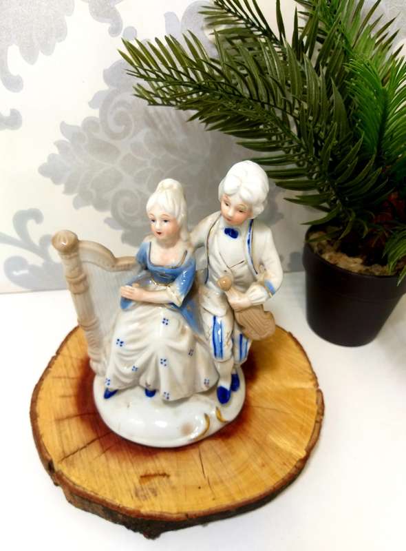 Collectable Vintage Blue & White Porcelain Figurine  Musician Pair In Period Dress