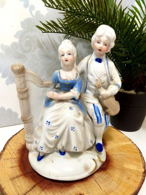 Collectable Vintage Blue & White Porcelain Figurine  Musician Pair In Period Dress