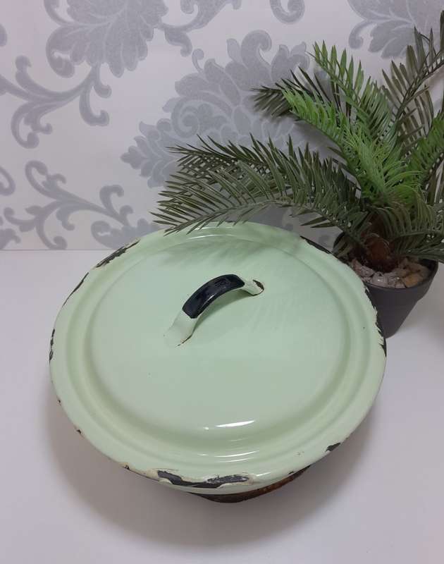 Vintage Green Enamel Lidded Casserole With Thick Black Rim