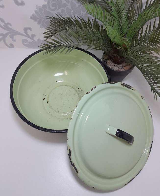 Vintage Green Enamel Lidded Casserole With Thick Black Rim