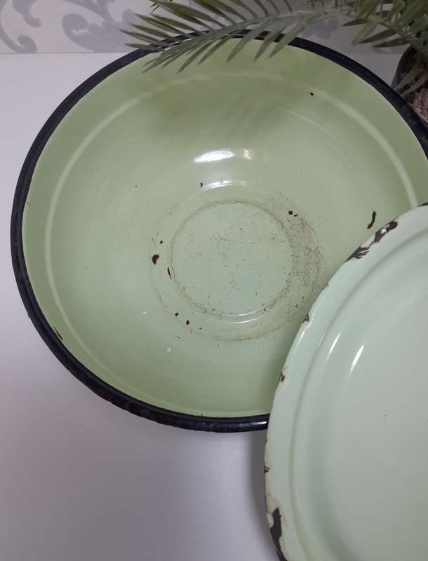 Vintage Green Enamel Lidded Casserole With Thick Black Rim