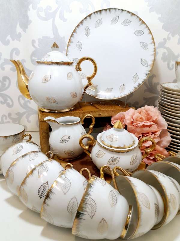 40 Piece Classic White & Gold Unmarked Tea Set