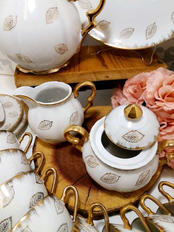 40 Piece Classic White & Gold Unmarked Tea Set