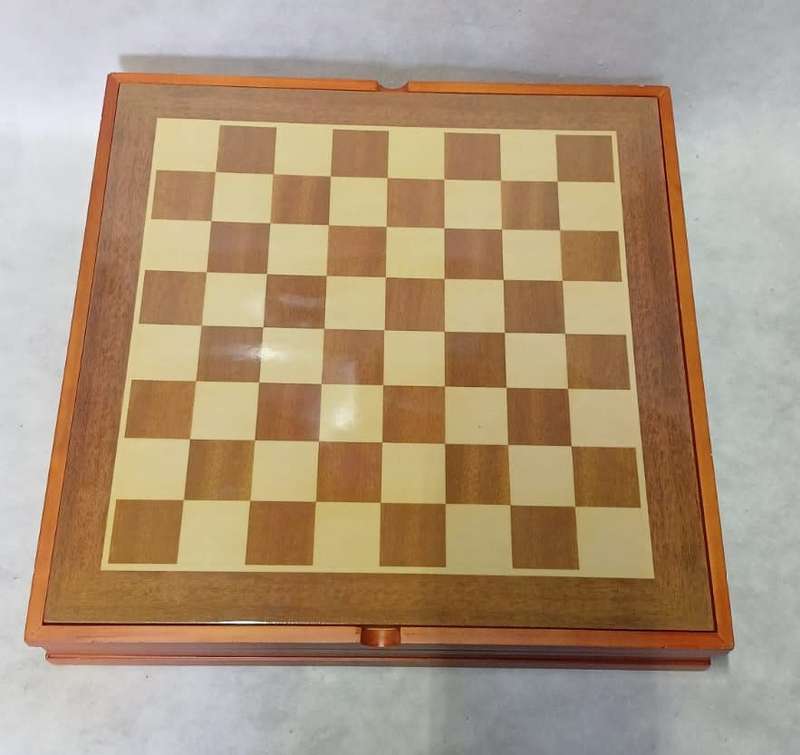 Chessboard Box